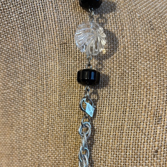 Elegant Silver and Black Necklace - Picture 2 of 3